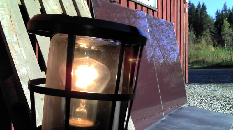 2 paneelia ja 70 W lamppu.jpg